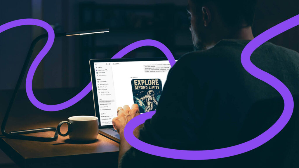 Sötét szobában ülő személy laptopon dolgozik, amelyen egy 'EXPLORE BEYOND LIMITS' feliratú űrhajós illusztráció látható. Az asztalon egy lámpa világít, mellette egy csésze kávé. A kompozíciót dinamikus, hullámzó lila vonal egészíti ki.
